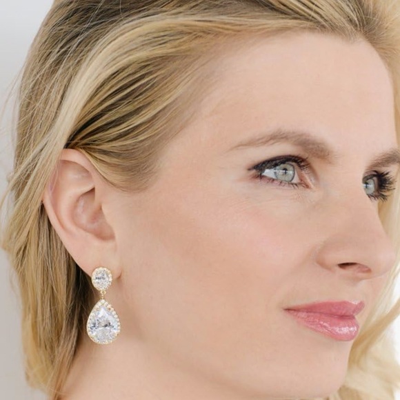 Mariell - NWT - Cubic Zirconia Tear-Drop dangle Earrings - Picture 8 of 10